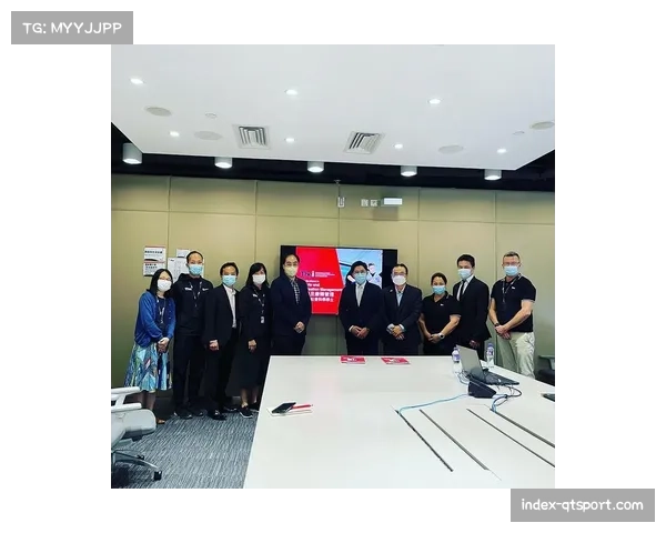 斯图加特中场菲里希成功求婚 迎来队友们的热烈祝福