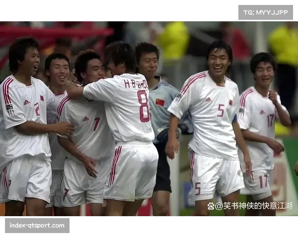 世青赛球员交换徽章传统，各国小将文化交流瞬间