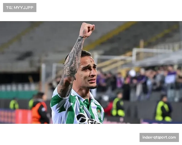 安东尼曼联生涯失意，租借贝蒂斯再现情绪失控